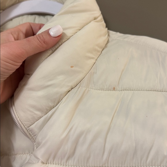 Abercrombie & Fitch • Lightweight Packable Puffer Jacket - Picture 6 of 9